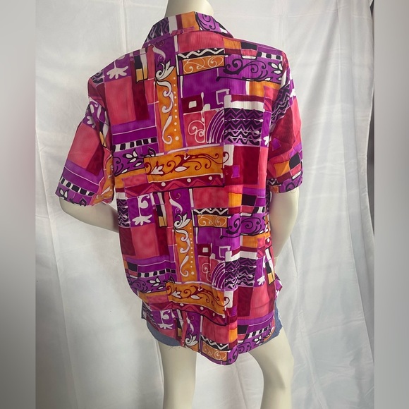 NWT abstract 90s pattern blouse. - Picture 8 of 8
